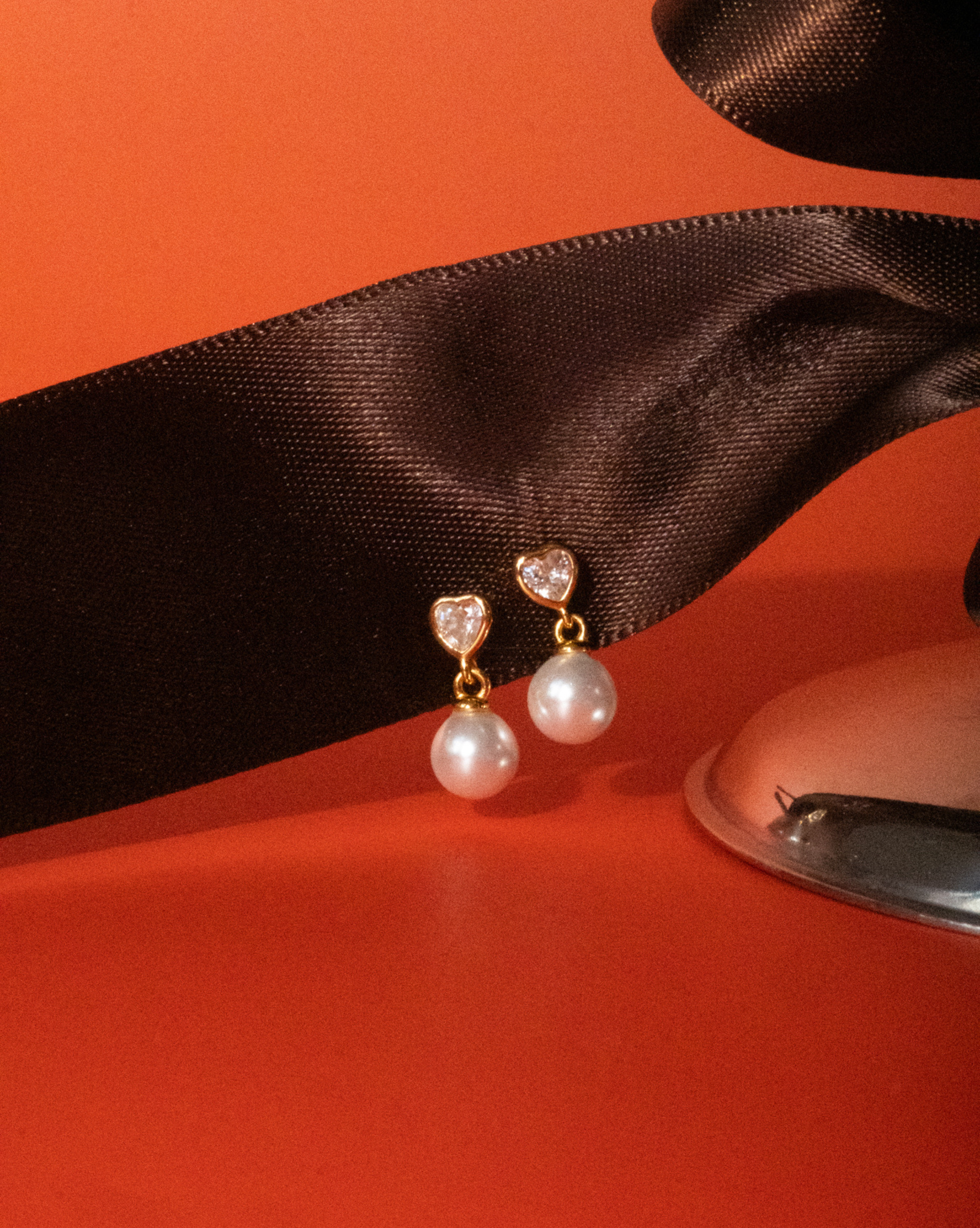 Motunui Heart Pearl Drop Studs - 9K Solid Gold