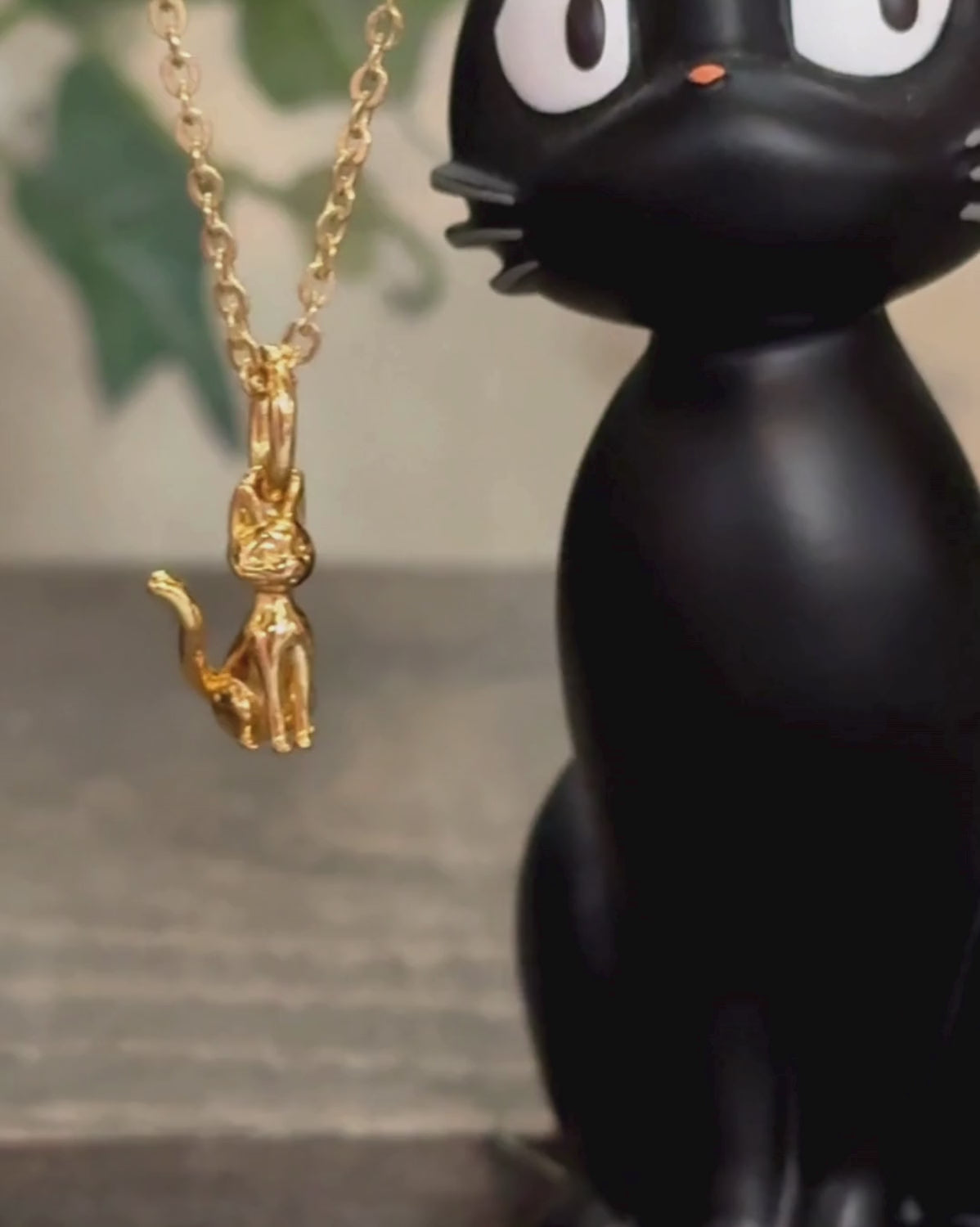 Solid Gold Sitting Jiji Cat Charm