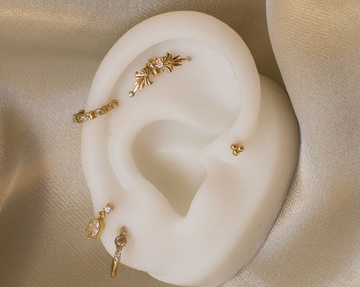 14K Solid Gold Bee Curve Single Stud